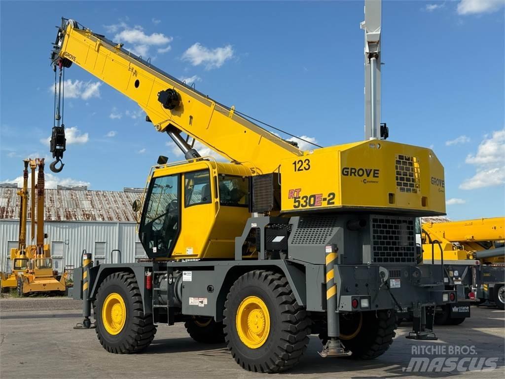 Grove RT530E-2 Celtņi nelīdzenām virsmām