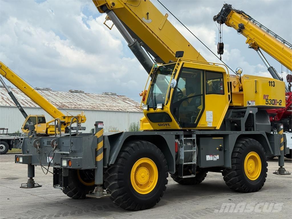 Grove RT530E-2 Celtņi nelīdzenām virsmām