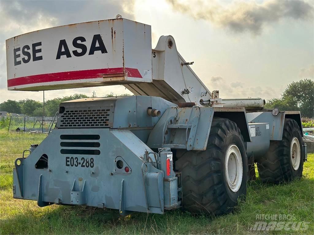 Terex RT 775 Celtņi nelīdzenām virsmām
