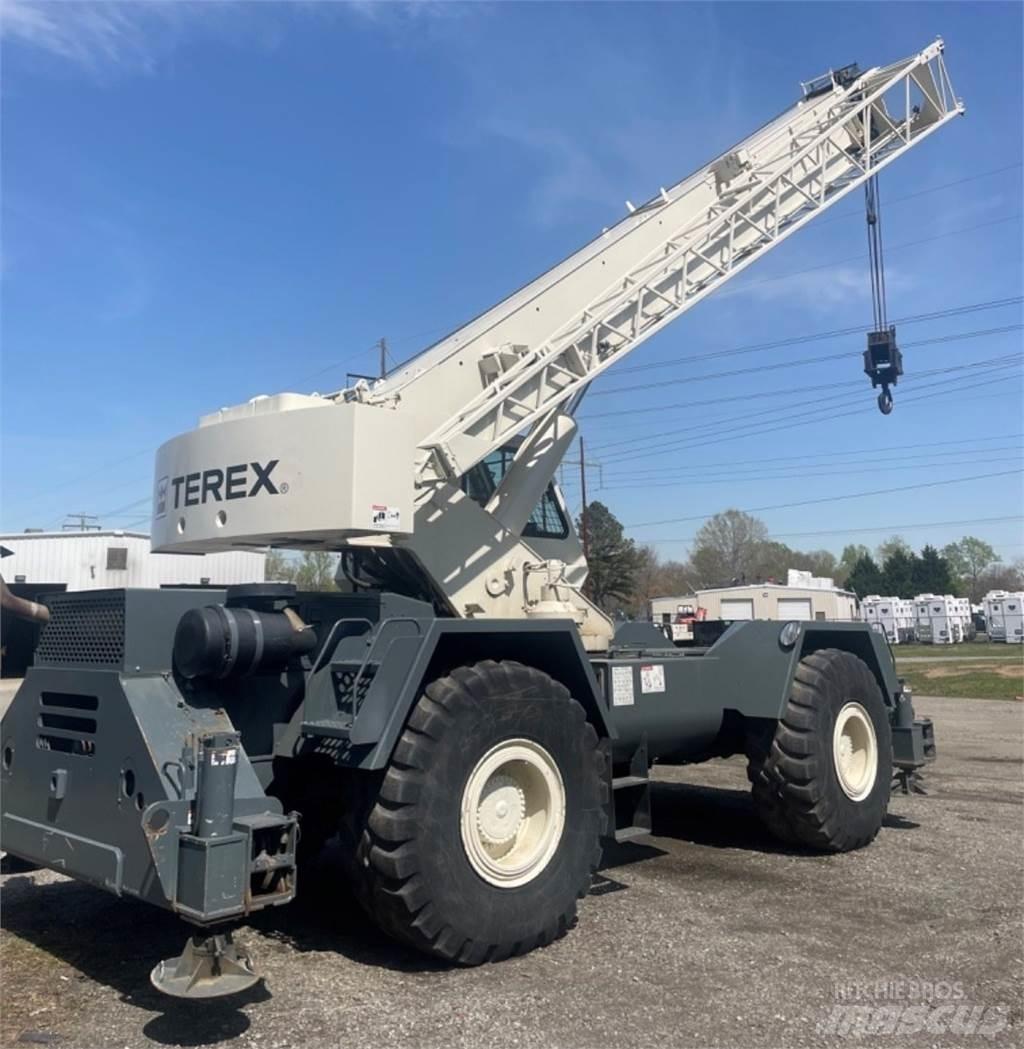 Terex RT 335 Celtņi nelīdzenām virsmām