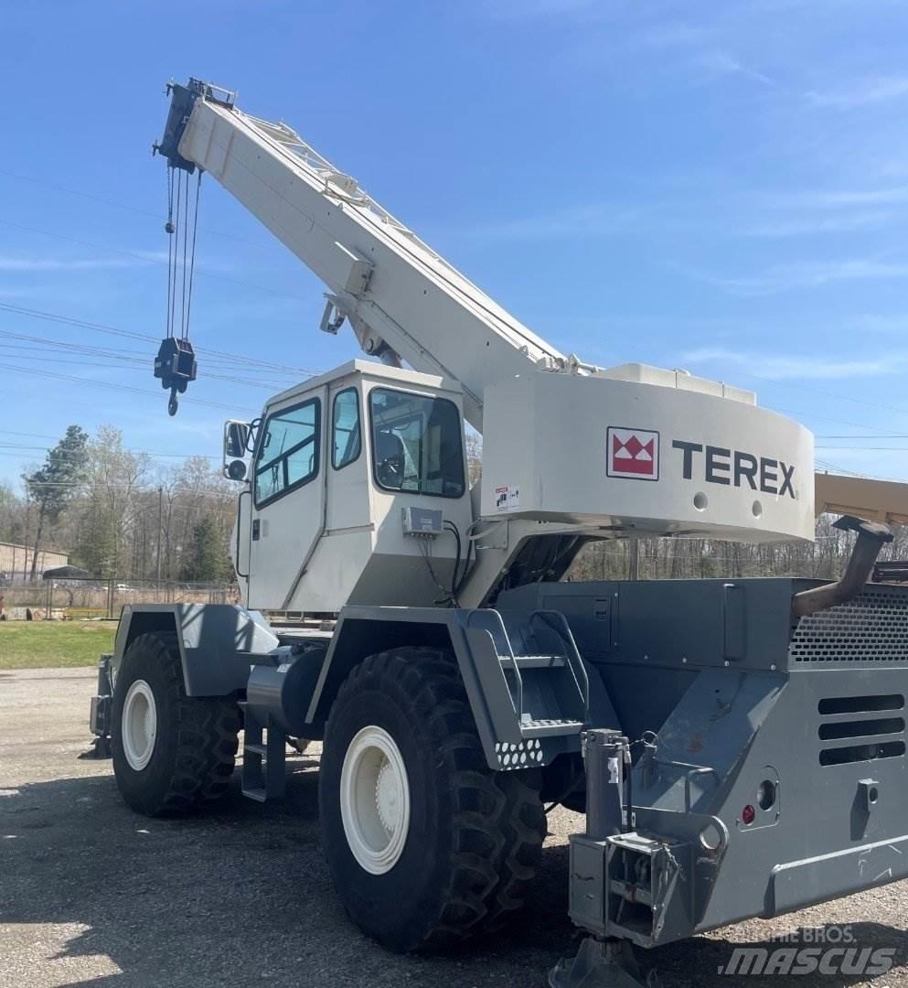 Terex RT 335 Celtņi nelīdzenām virsmām