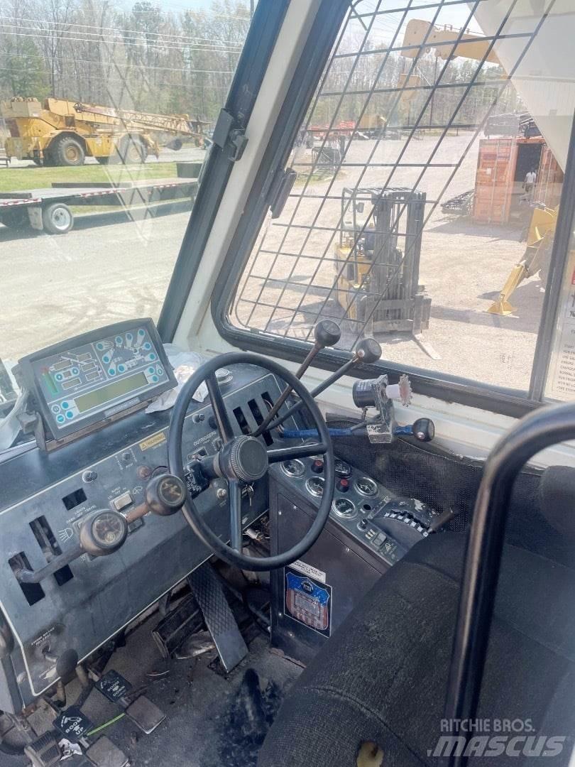 Terex RT 335 Celtņi nelīdzenām virsmām