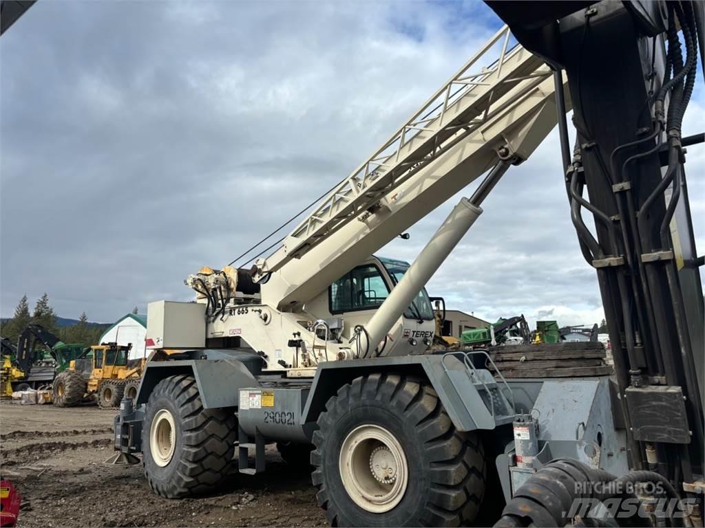Terex RT 665 Celtņi nelīdzenām virsmām