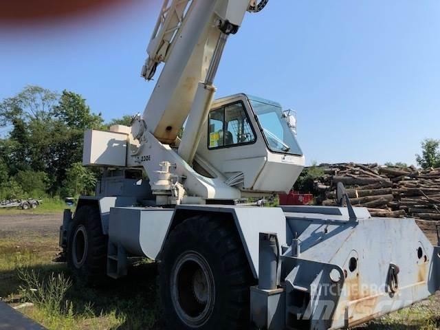 Terex RT230E Celtņi nelīdzenām virsmām
