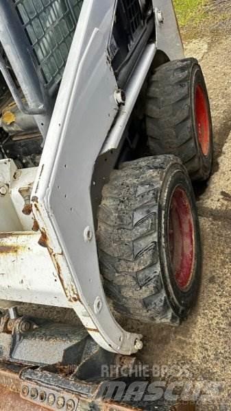 Bobcat S130 Lietoti riteņu kompaktiekrāvēji