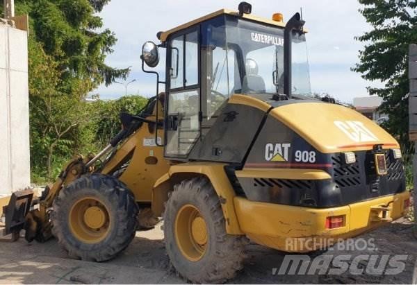 CAT 908 Iekrāvēji uz riteņiem