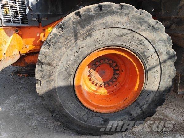 Hitachi ZW 220 Iekrāvēji uz riteņiem