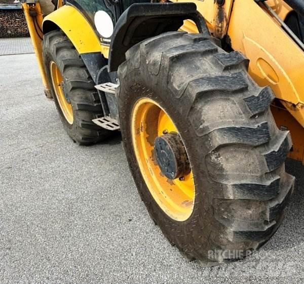 JCB 4 CX Ekskavatori-iekrāvēji