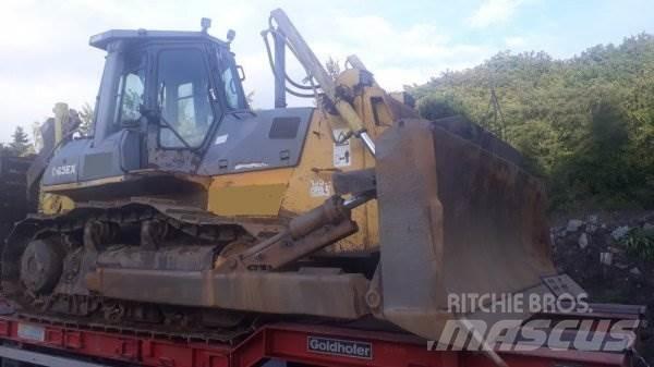 Komatsu D65 EX-12 Kāpurķēžu buldozeri