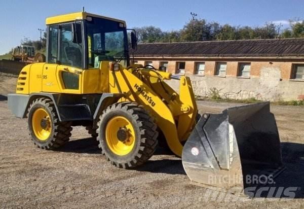 Komatsu WA 95 Iekrāvēji uz riteņiem