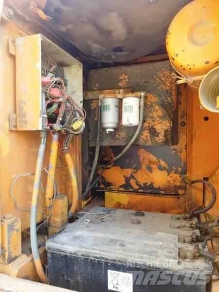 Liebherr R900 B Kāpurķēžu ekskavatori