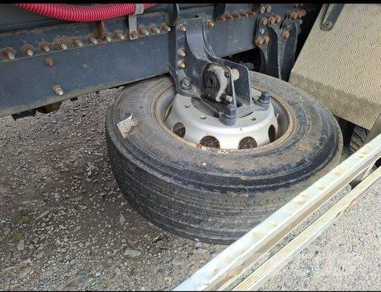 Scania P280 XT Treileri ar āķi