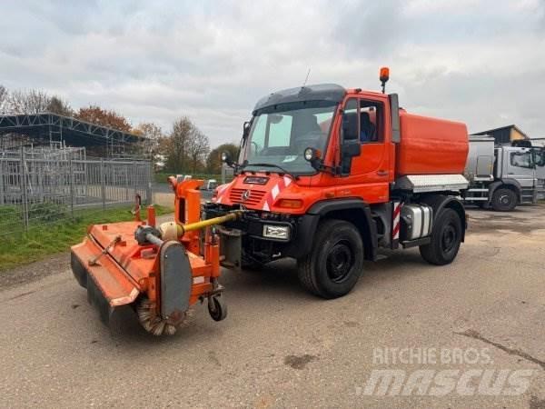 Unimog U 400 Autocisterna