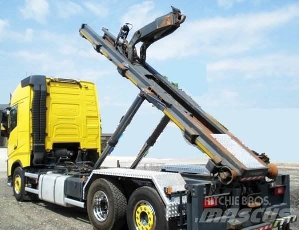 Volvo 500 +Combi-Lift Treileri ar āķi