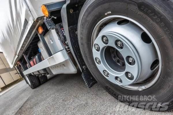 Volvo FL 210 Smagās mašīnas ar celtni