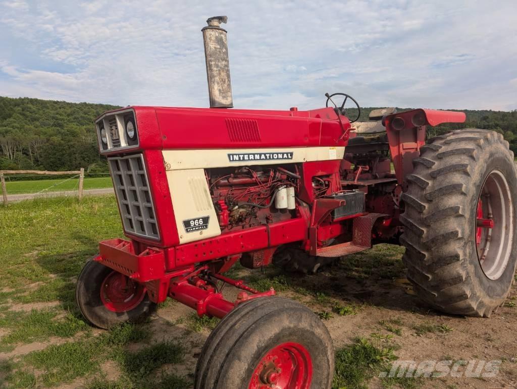 International 966 Traktori