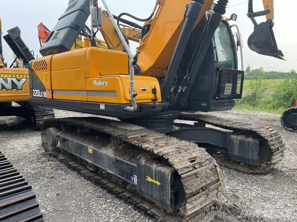 Hyundai R220 Kāpurķēžu ekskavatori