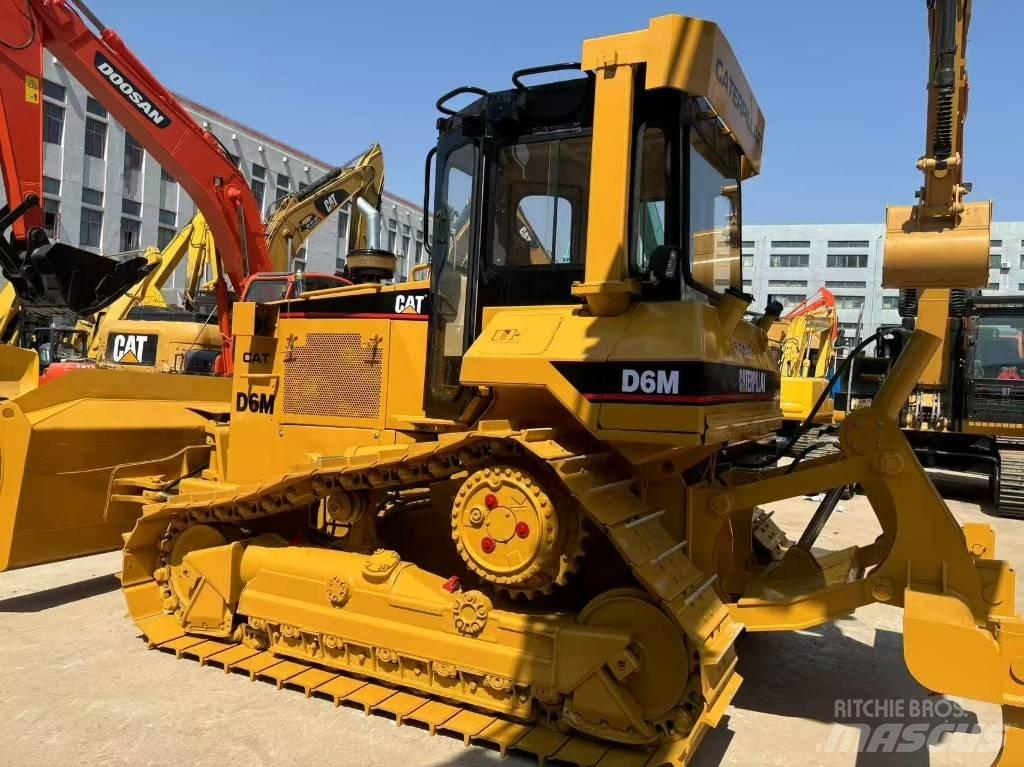 CAT D 6 M XL Kāpurķēžu buldozeri