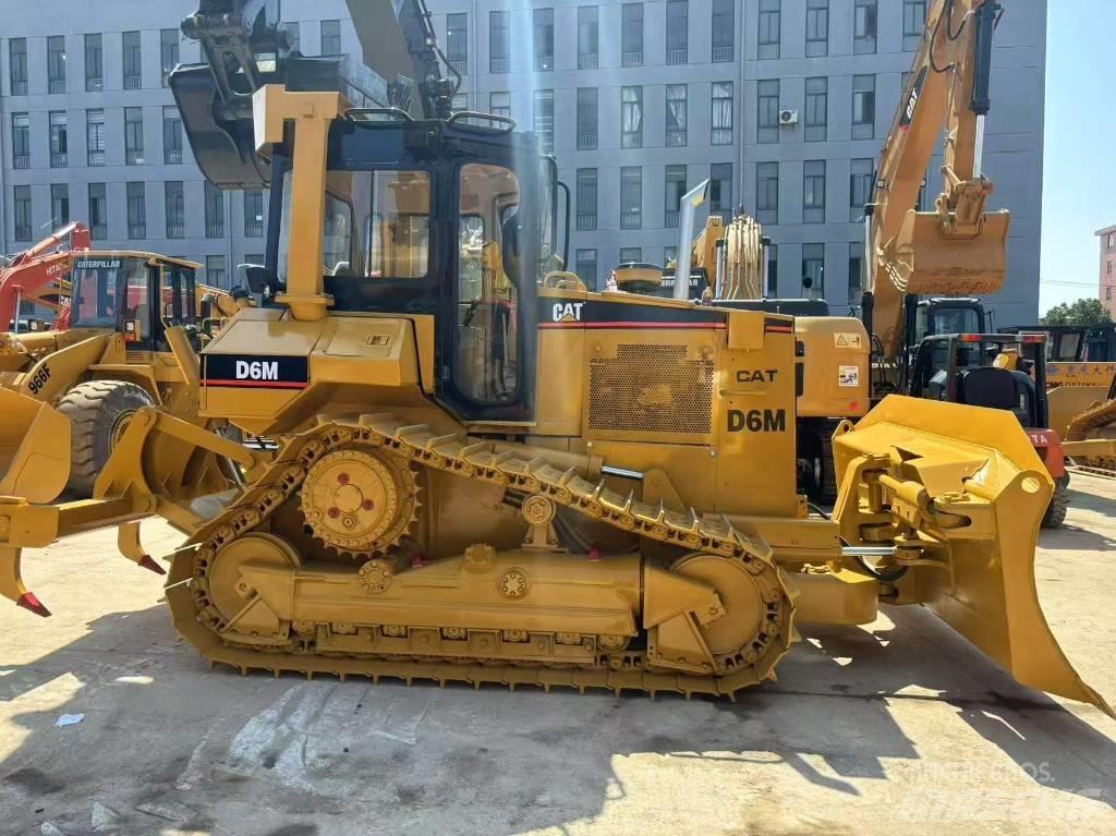 CAT D 6 M XL Kāpurķēžu buldozeri