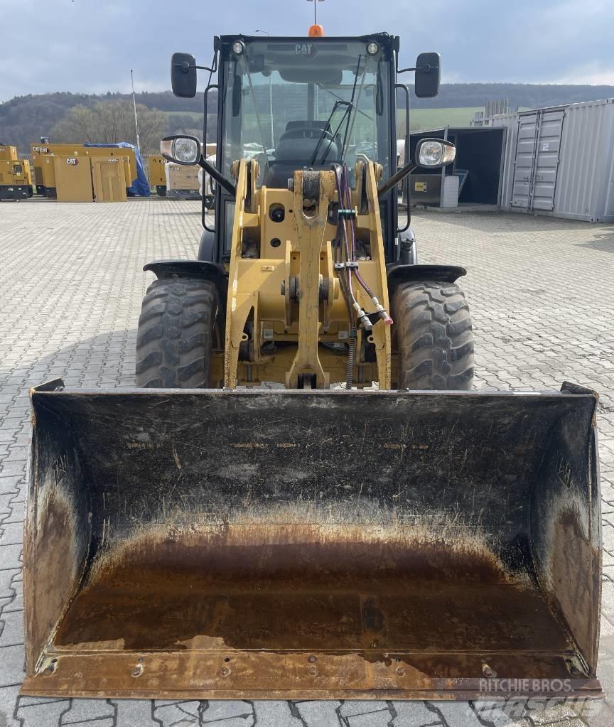 CAT 906 M Iekrāvēji uz riteņiem