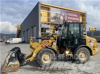 CAT 906 M Iekrāvēji uz riteņiem