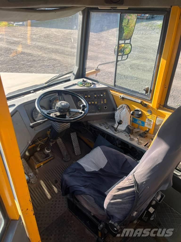 Volvo A 30 C Artikulētie pašizgāzēji