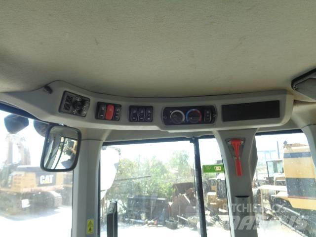 CAT 930M Iekrāvēji uz riteņiem