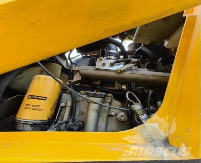 JCB 3CX Ekskavatori-iekrāvēji