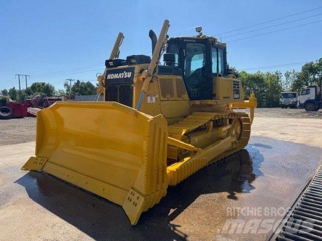 Komatsu D65EX-18 Kāpurķēžu buldozeri