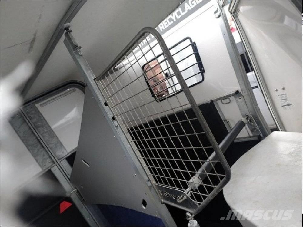  FAUTRAS PROVAN Dzīvnieku transportēšanas piekabes