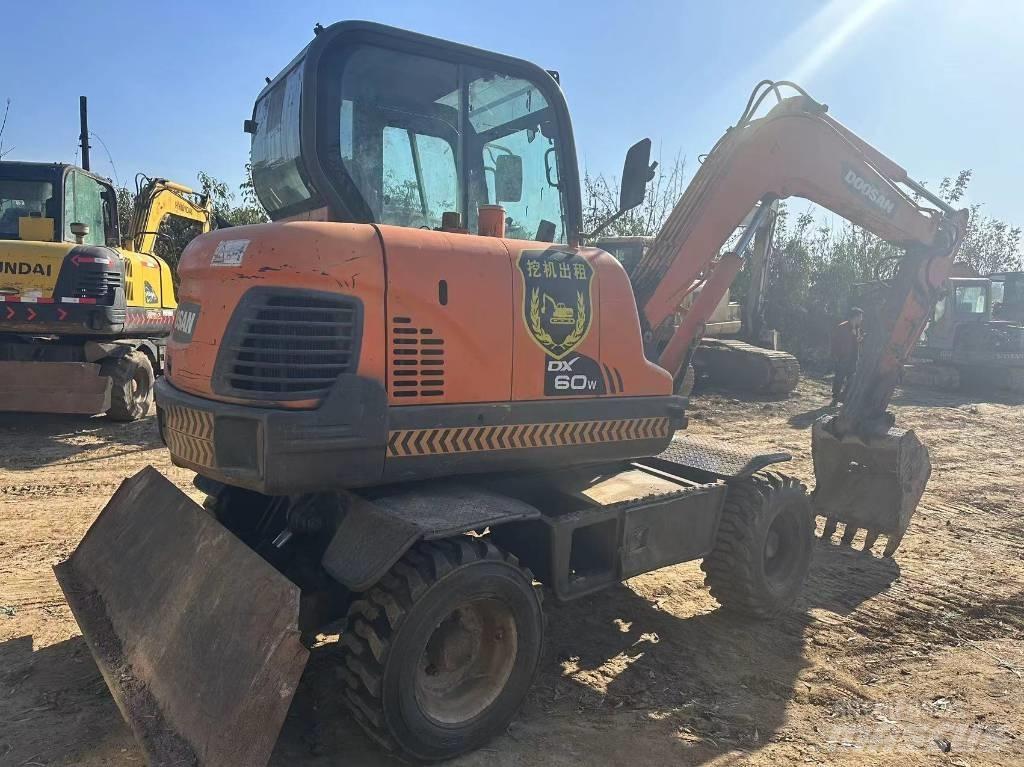 Doosan DX60W Mini ekskavatori < 7 t