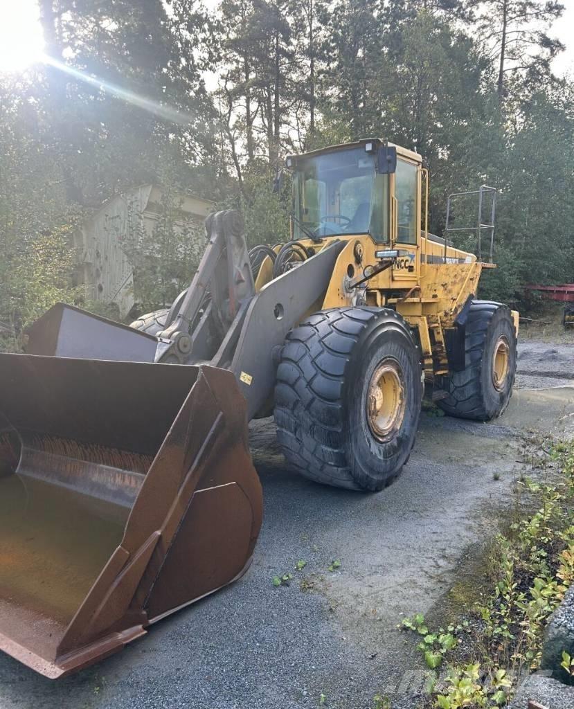 Volvo L 220 D Iekrāvēji uz riteņiem
