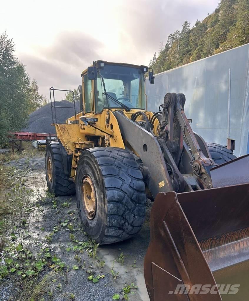 Volvo L 220 D Iekrāvēji uz riteņiem