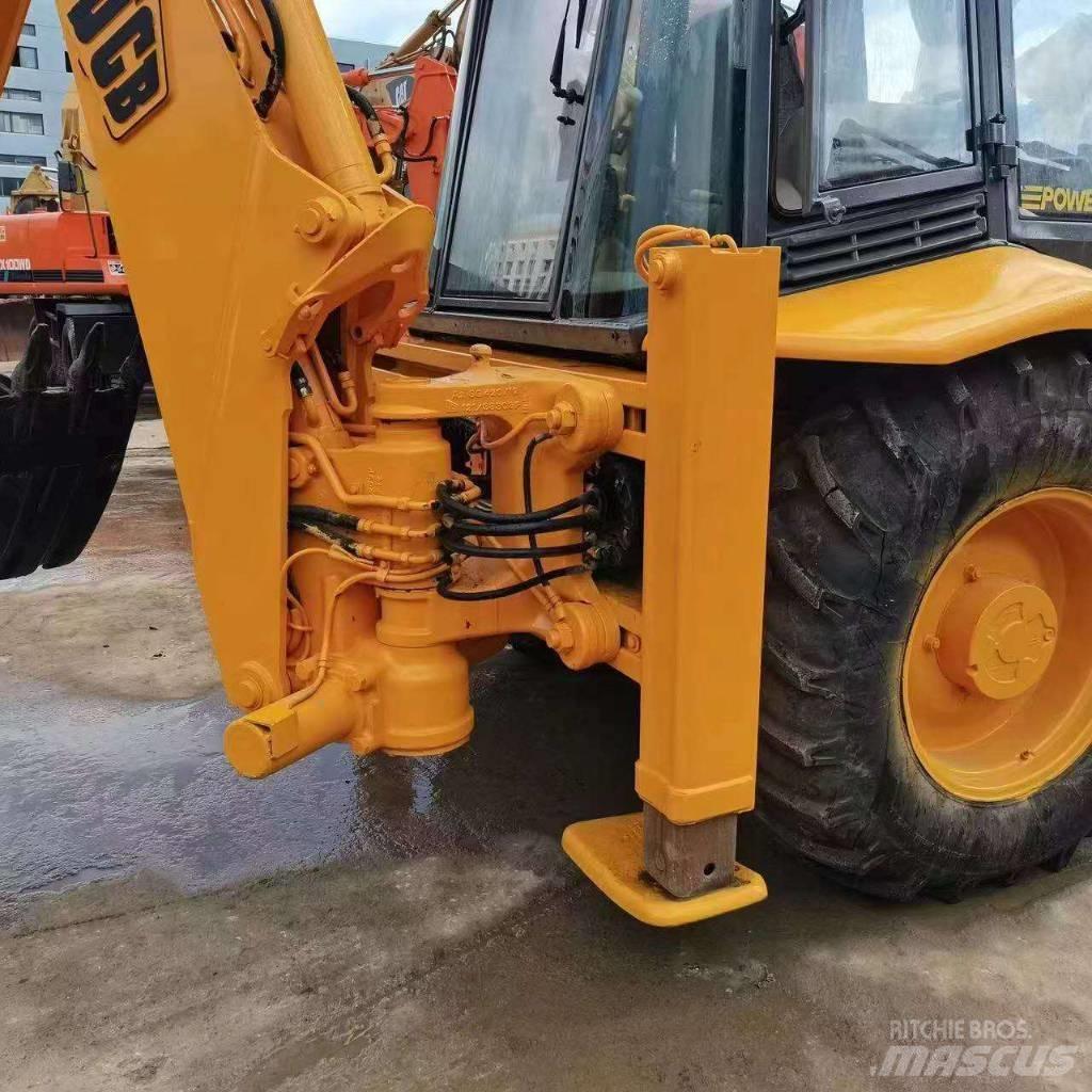 JCB 4 CX Ekskavatori-iekrāvēji