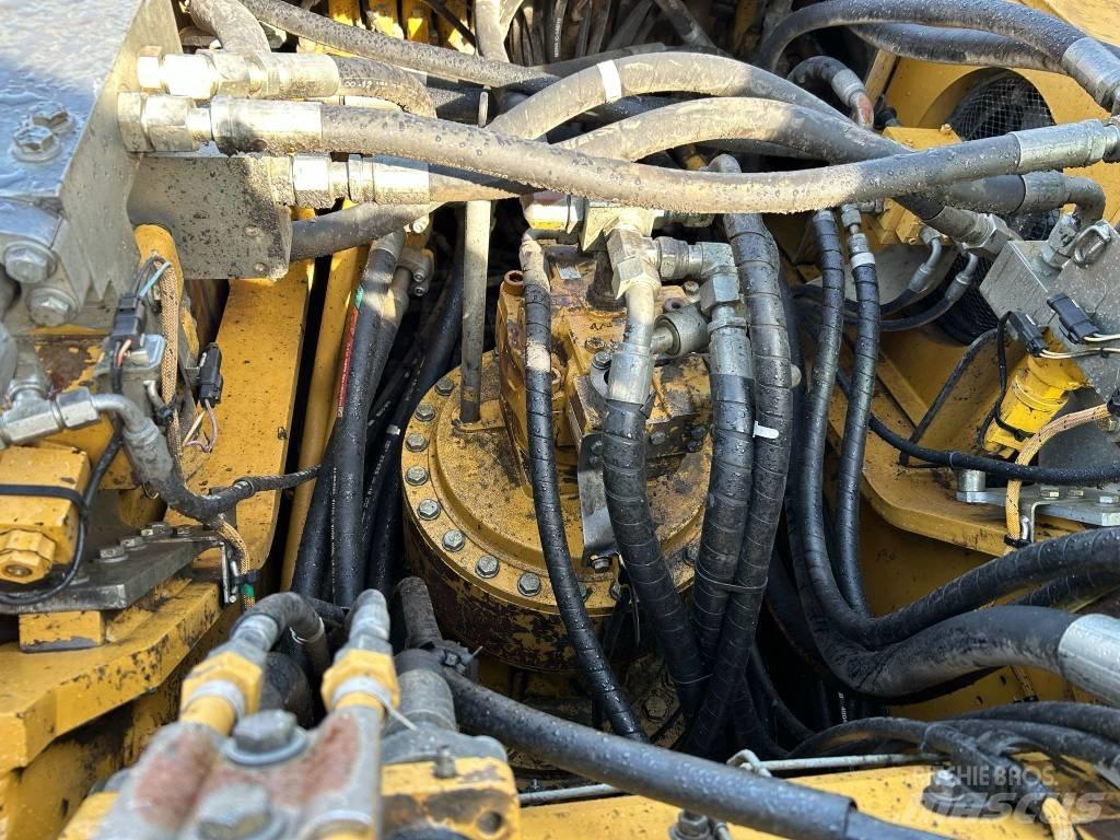 CAT 330 D L Kāpurķēžu ekskavatori
