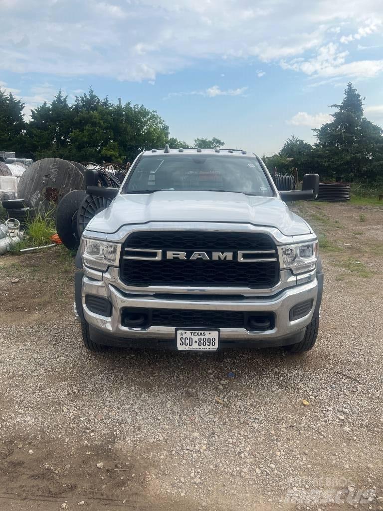 RAM 5500 Platformas/izkraušana no sāniem