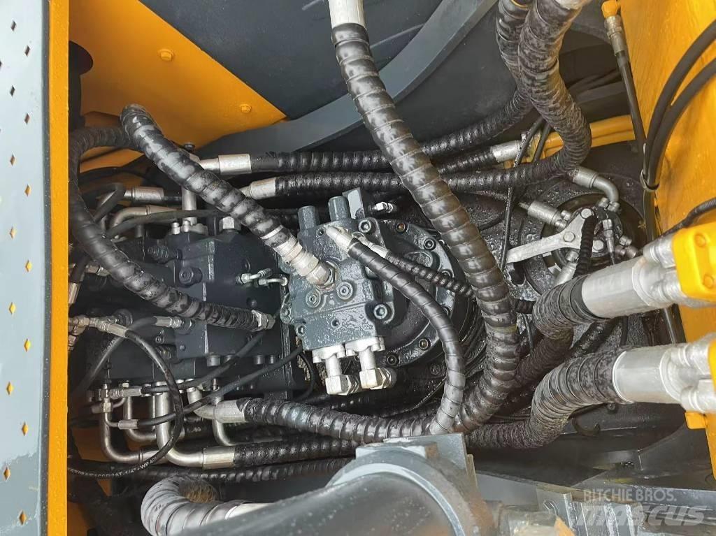 Hyundai R220 Kāpurķēžu ekskavatori