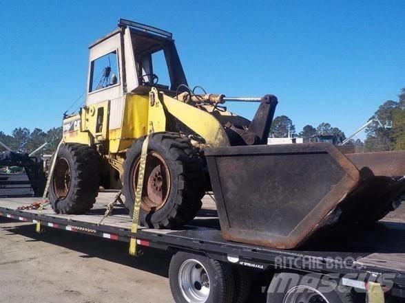 CAT 910 F Iekrāvēji uz riteņiem