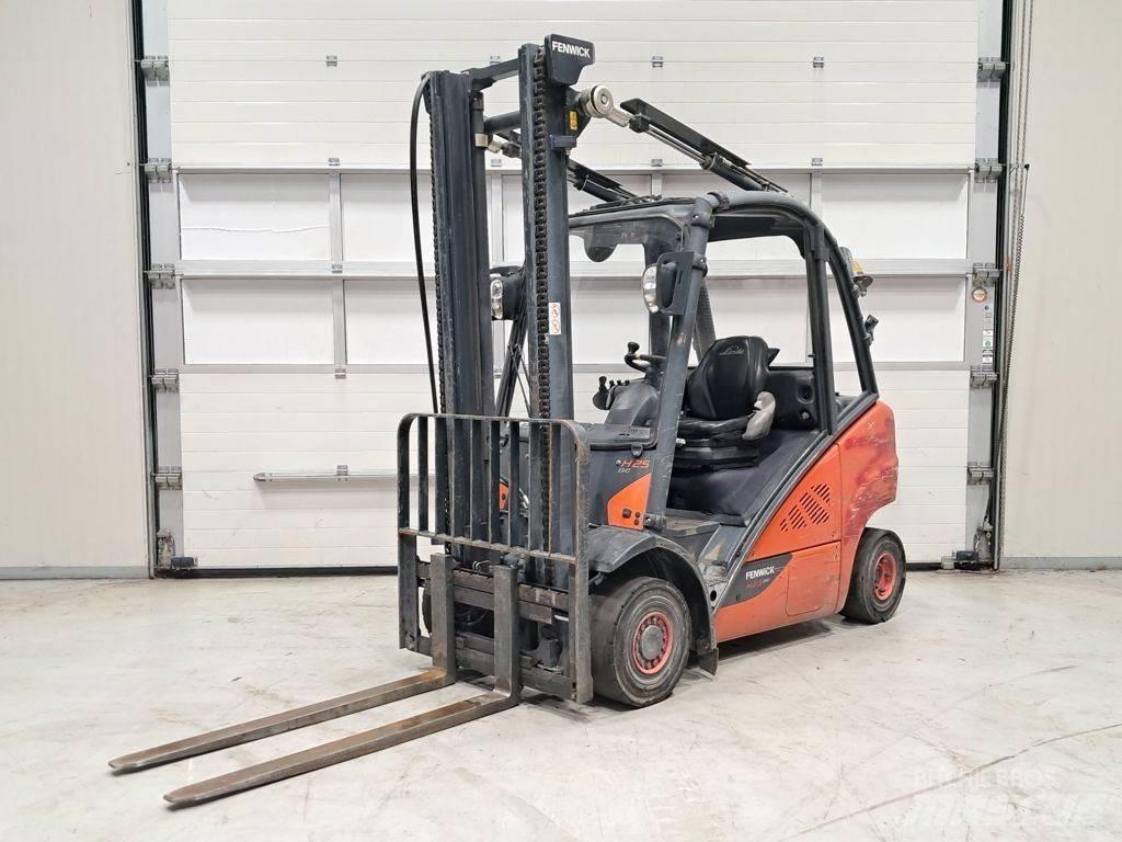 Linde H25D-02 Tehnika ar dīzeļa dzinēju
