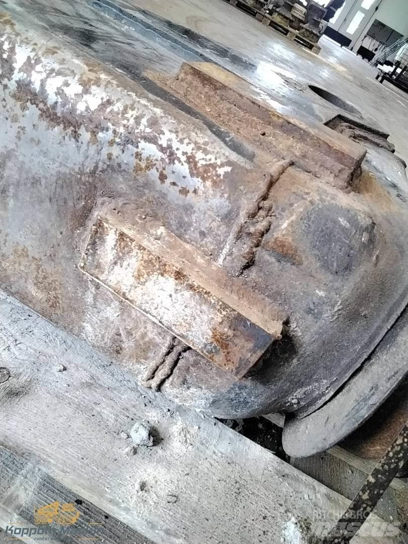 Komatsu 105F Krāni
