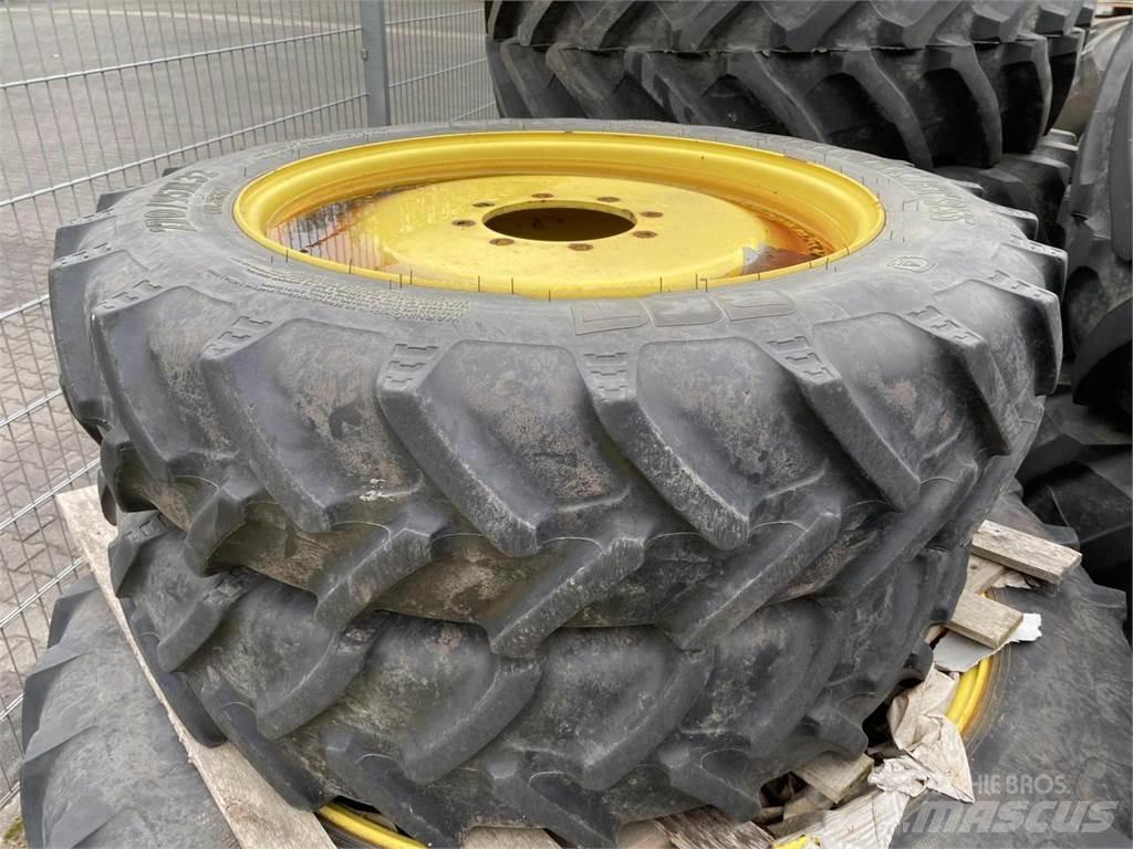 BKT 270/95R32 Riepas, riteņi un diski