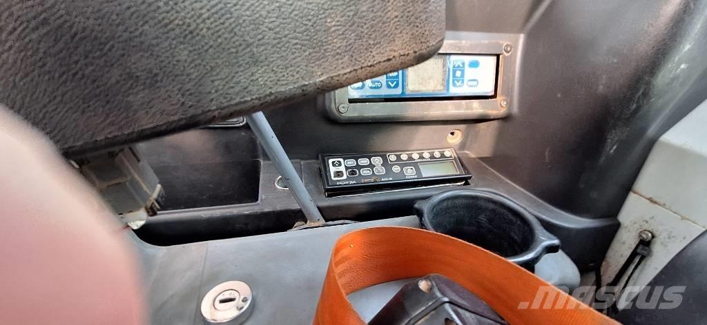 Takeuchi TB 295W Ekskavatori uz riteņiem