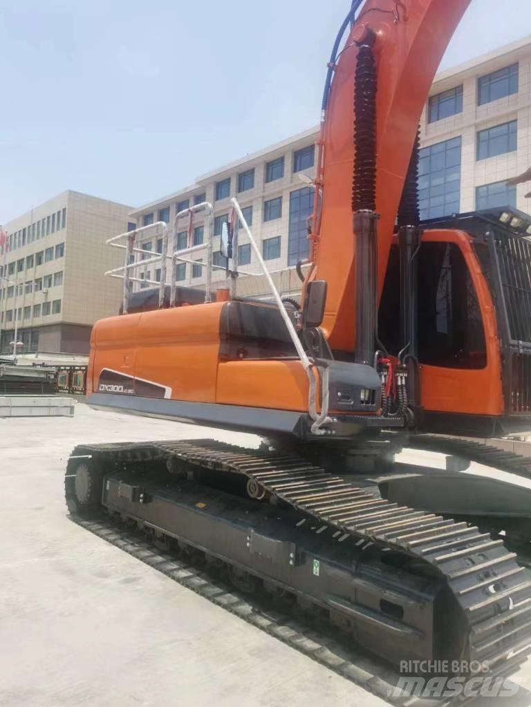 Doosan DX 300 LC Kāpurķēžu ekskavatori