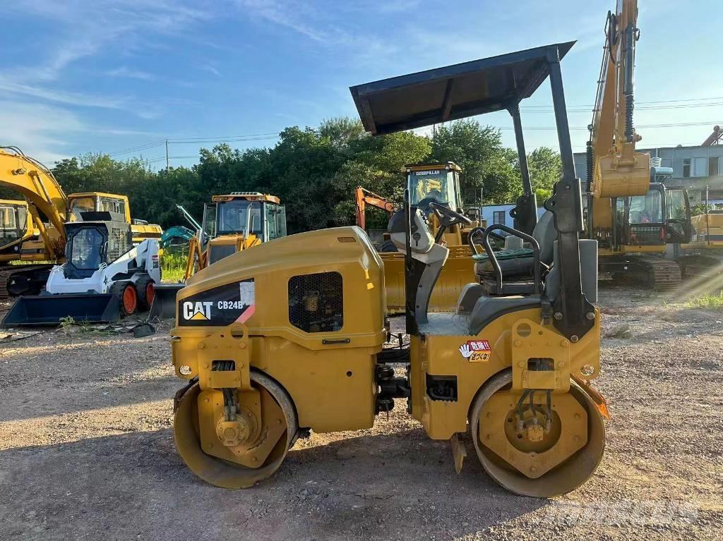 CAT CB 24 B Divvalču grunts veltņi