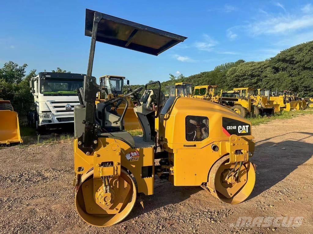 CAT CB 24 B Divvalču grunts veltņi