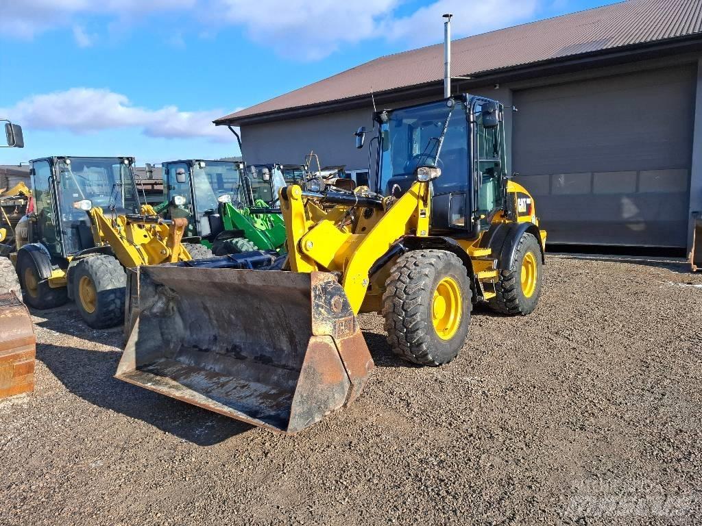 CAT 908M Iekrāvēji uz riteņiem