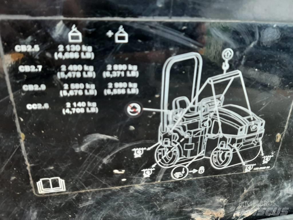 CAT CB 2.7 Divvalču grunts veltņi