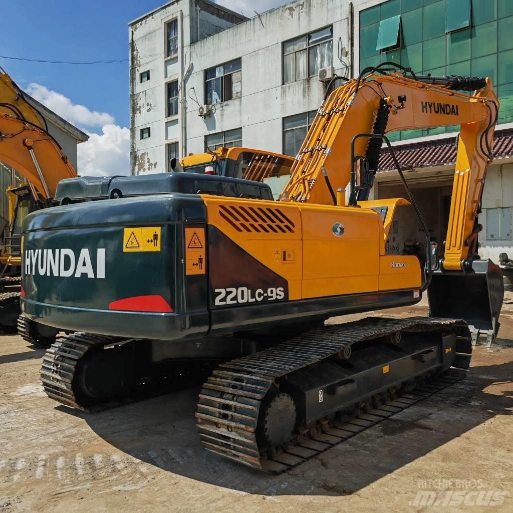 Hyundai R220LC-9S Kāpurķēžu ekskavatori