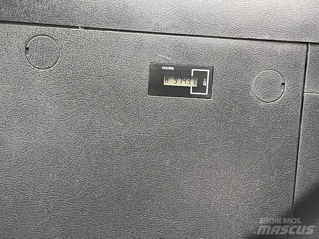 Hyundai HW140 Ekskavatori uz riteņiem