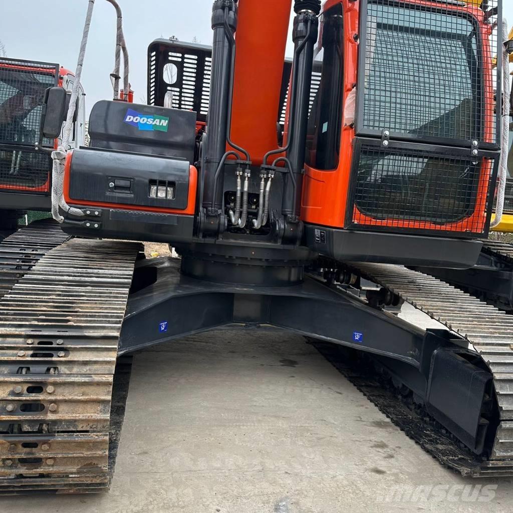 Doosan DX225LC-9C Kāpurķēžu ekskavatori